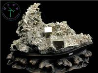黃鐵礦+水晶（日本律雙晶），43x34x22cm-湖北大冶