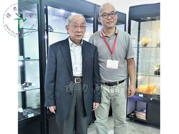 中國(guó)月球探測(cè)工程首席科學(xué)家，“嫦娥之父”-歐陽(yáng)自遠(yuǎn)院士（左）