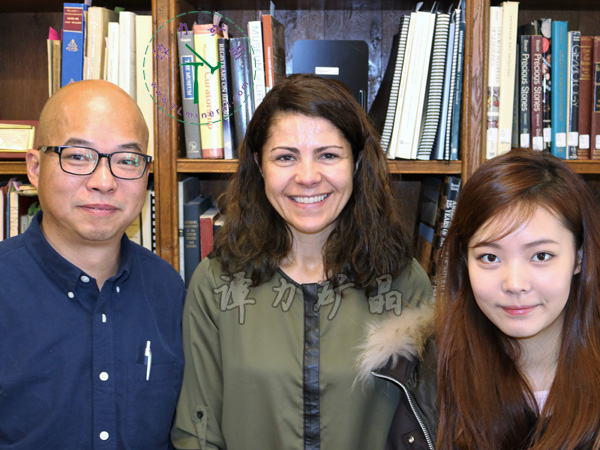 哈佛大學(xué)礦物博物館館長(zhǎng)（中）Raquel-Alonso-Perez拉奎爾·阿隆索·佩雷斯，譚力（左），譚格格（右）