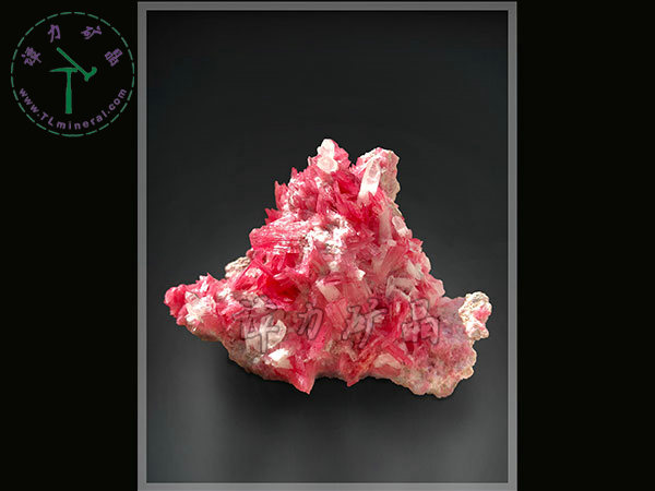 薔薇輝石+水晶，秘魯，10x9x5.5cm